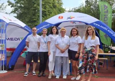 Ekipa SZPZLO Warszawa Białołęka - Targówek na pikniku w SP nr 42