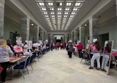 różowy pałac z wąsem 2026